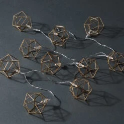 LED-Lichterkette Würfel 10 Lichter Mit USB-Batteriefach GEOMETRICS In Gold -Küche Store butlers led lichterkette wurfel 10 lichter mit usb batteriefach geometrics in gold 4