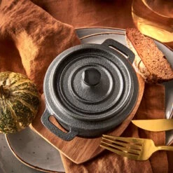 Mini-Serviertopf Mit Holzuntersetzer L 14 X B 11cm HOT IRON In Schwarz -Küche Store butlers mini serviertopf mit holzuntersetzer l 14 x b 11cm hot iron in schwarz 5